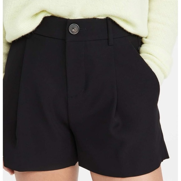 Vince Pleat Front Short - Size 2 - Picture 13 of 13